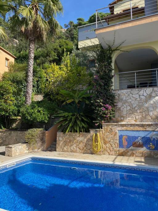 The 3 Singing Palms Lloret de Mar
